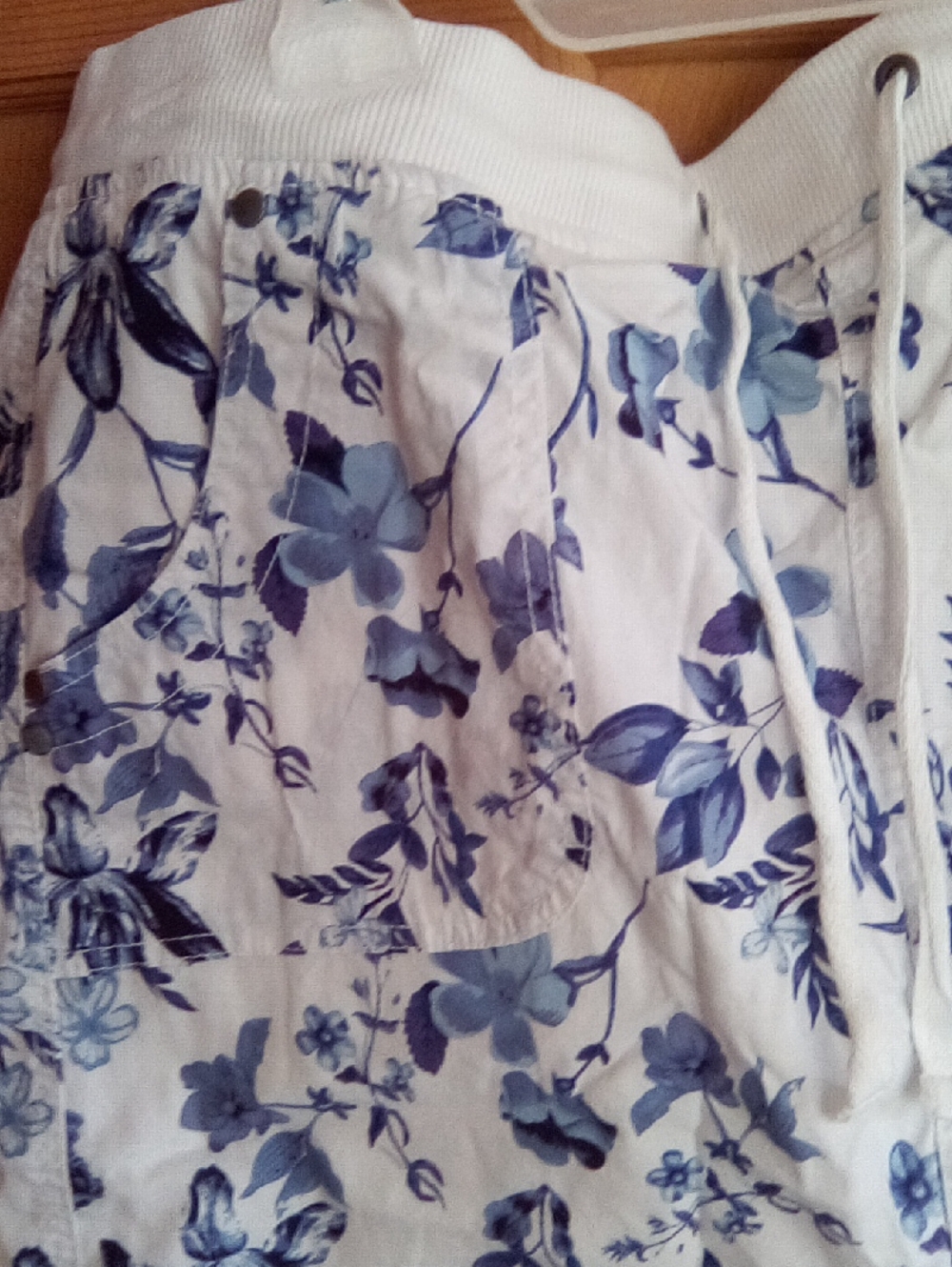 Women’s Floral Drawstring Shorts - Blue White